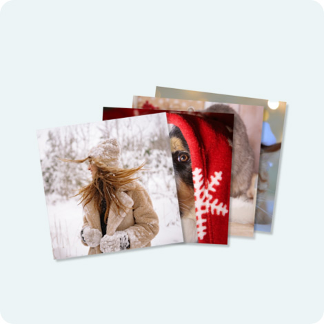 Stapel quadratische Fotodrucke mit Roller und italienische Urlaubseindrücke